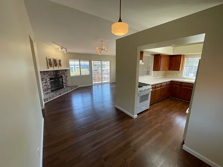 373 Coronado Ave — Photo 4