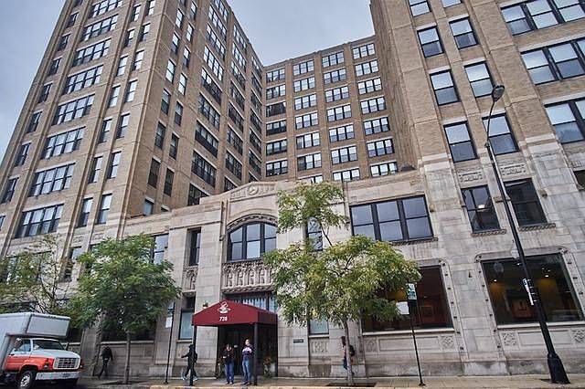 1st image of 728 W Jackson Blvd APT 1211