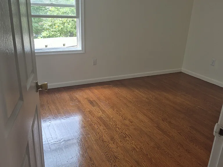Evergreen St — Photo 18