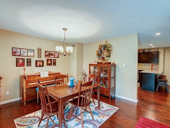 5th image of 162 W Silver Bell Ct