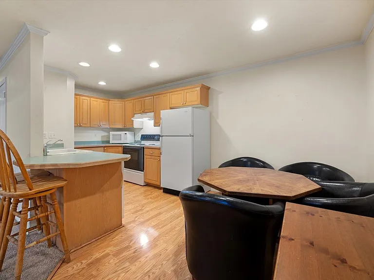 1525 N Riverside Ave #38 — Photo 5