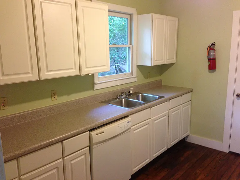 318 S Saluda Ave — Photo 6