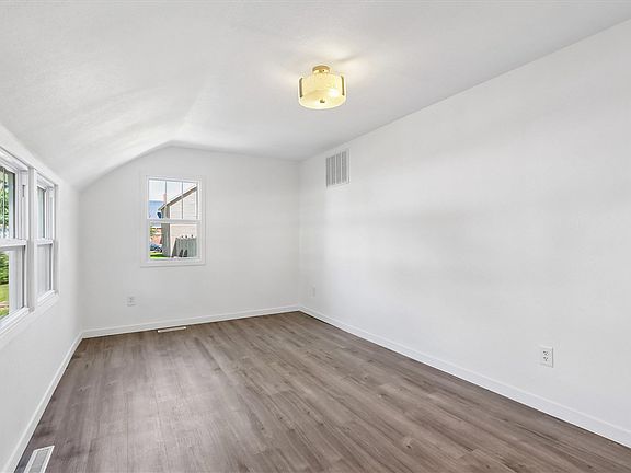 2nd image of 404 Grand Ave