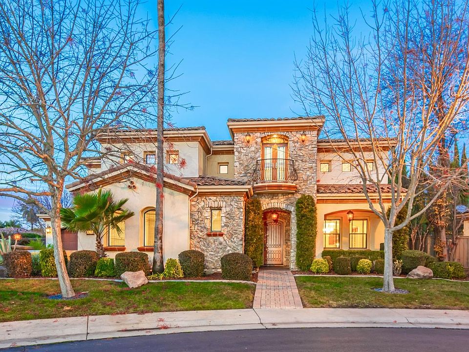 1st image of 424 Calabria Ct