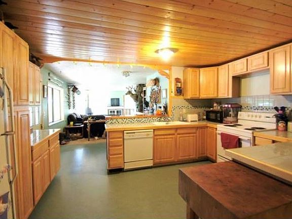 Kitchen looking toward Li