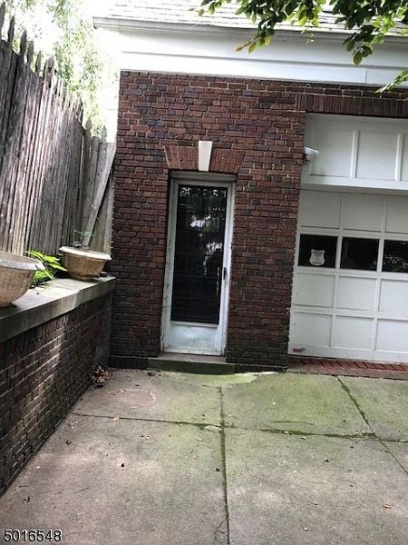 1st image of 271 E Elwood Ave