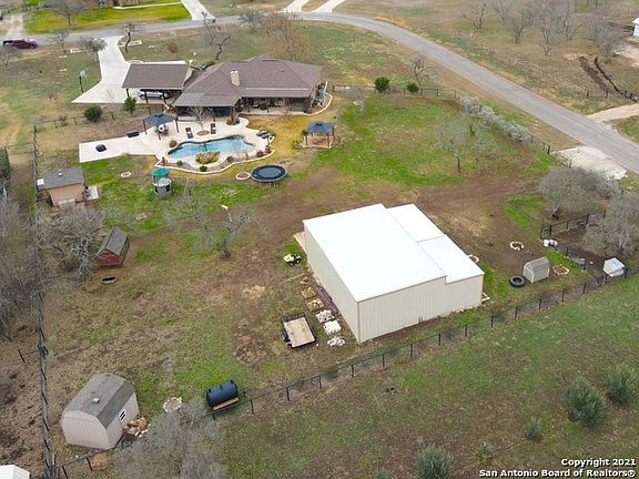 4th image of 329 Private Road 4703