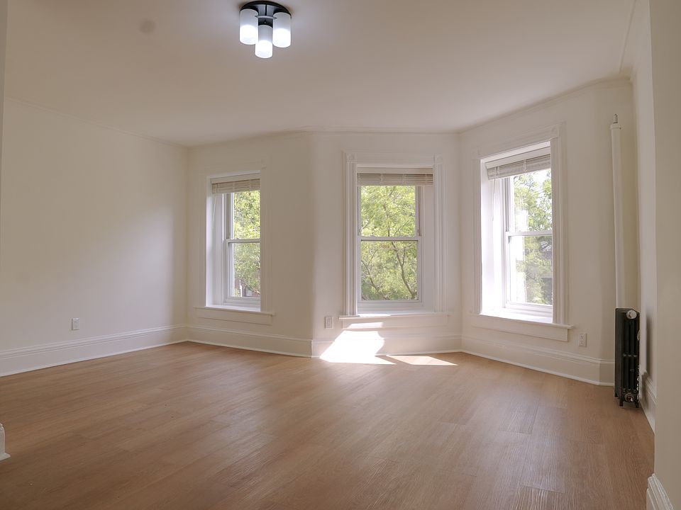 1st image of 459 Halsey St #4