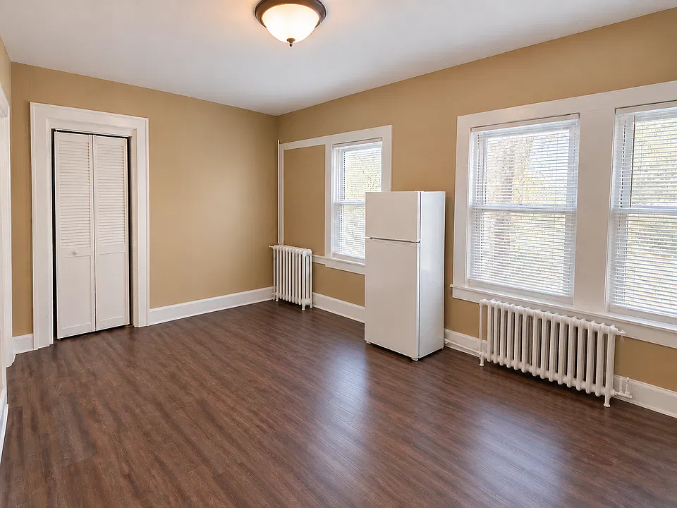 1332 Minnehaha Ave W