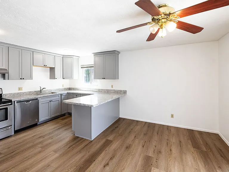 716 S Saturn Ave #1-4 — Photo 6