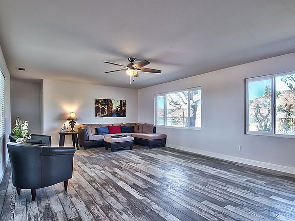 4th image of 33768 Washington Dr