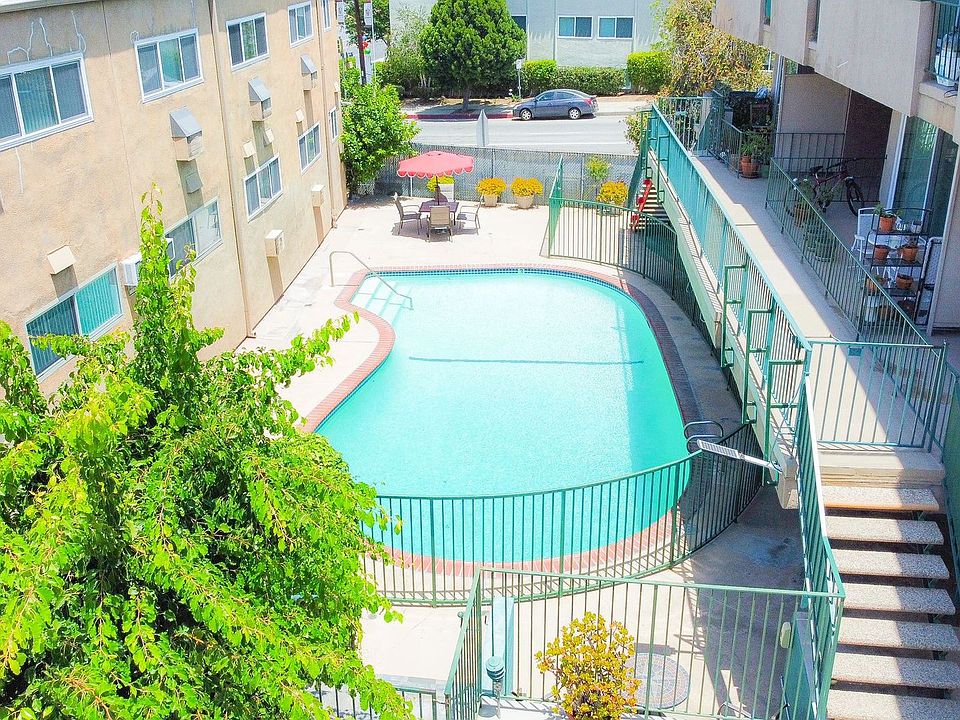 1st image of 17320 Burbank Blvd #49