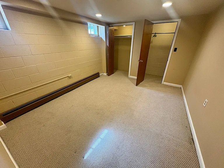 106 Burlington Ave — Photo 27