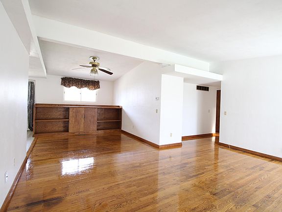 4th image of 7239 Boellner Dr