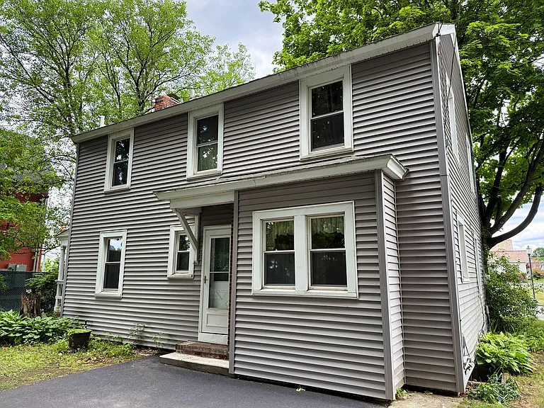137 Warren St — Photo 2
