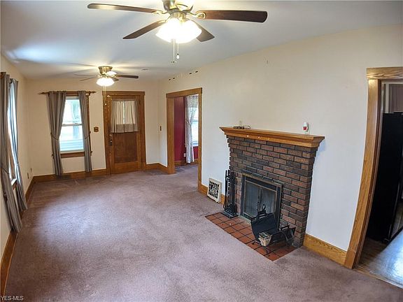 3rd image of 2337 Mount Vernon Ave
