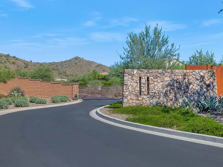 2041 E Fallen Leaf Ln — Photo 31
