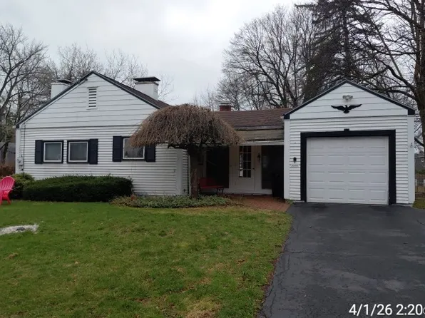 200 Ambergate Rd, Syracuse, NY 13214