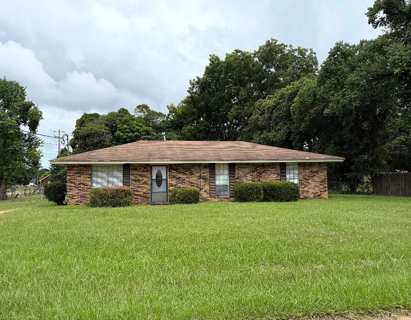 3 Bed, 1 Bath in Millbrook — Photo 1