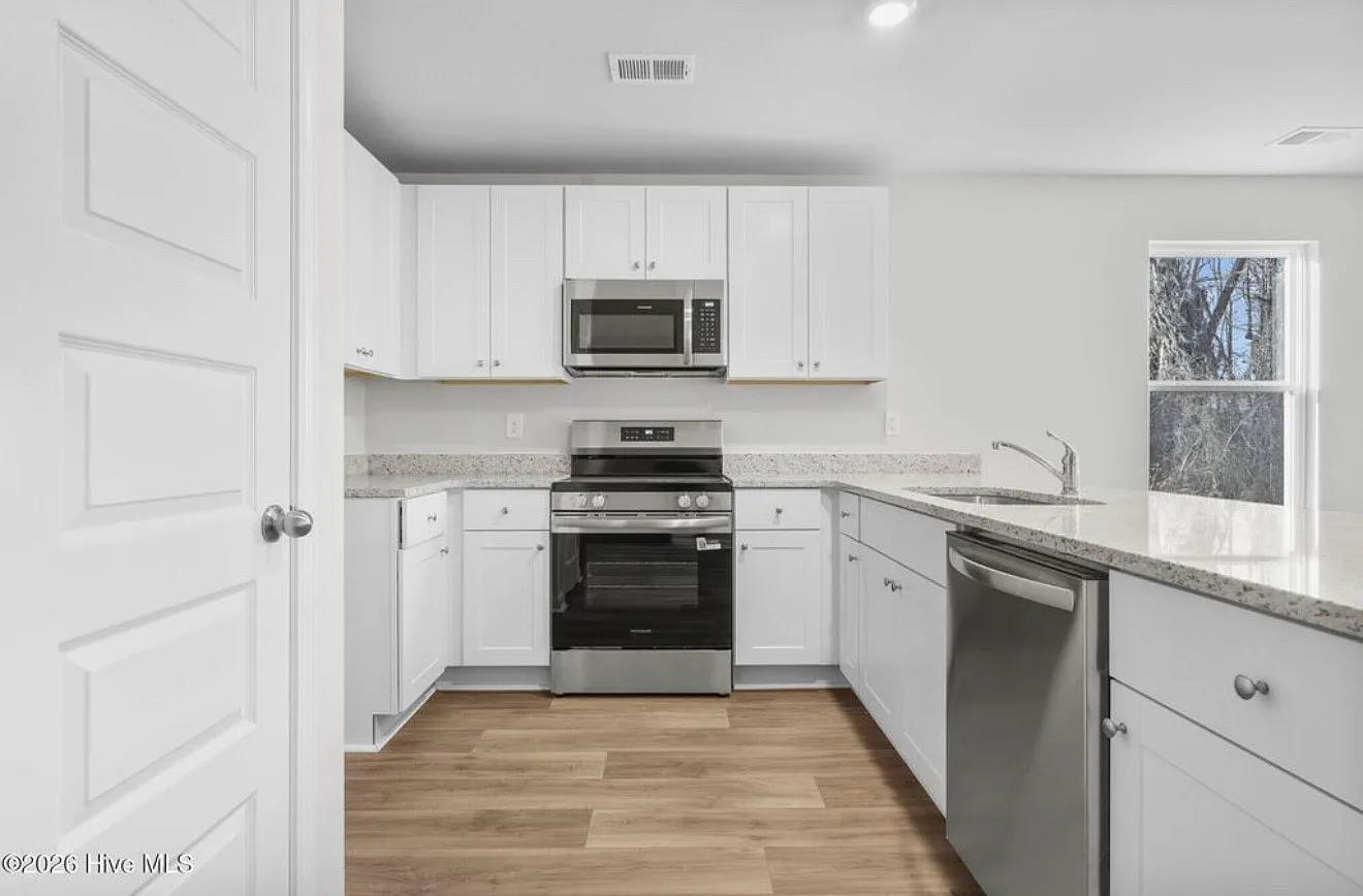 4 bed, 1666 sqft, $2,300 — Photo 2