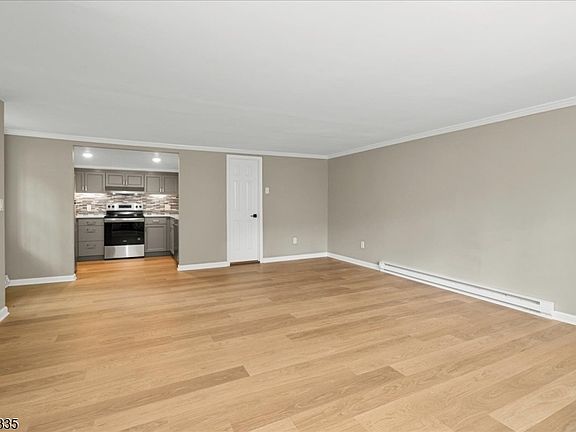3rd image of 20 Kingsland Ave