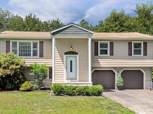 8 Arbach Ln, Manalapan, NJ