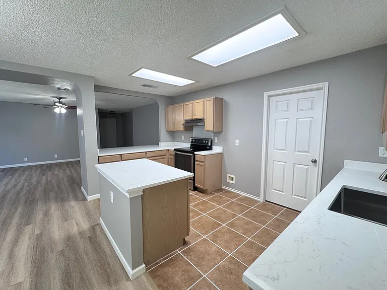 10431 Westfield Pl — Photo 6