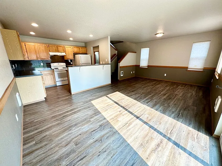 2102 N Yellowstone St — Photo 23