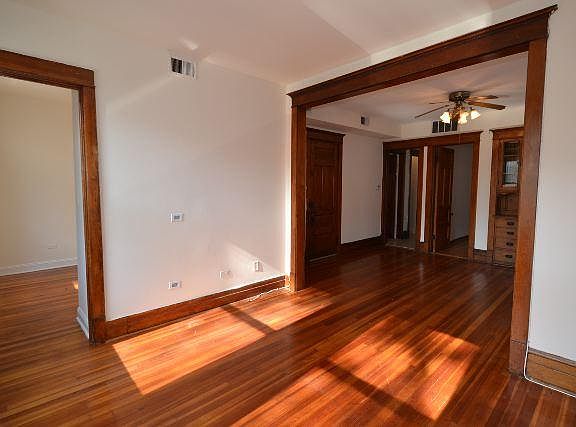 4th image of 1360 W Barry Ave #3