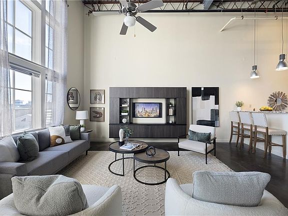 4th image of 572 Edgewood Ave NE #301