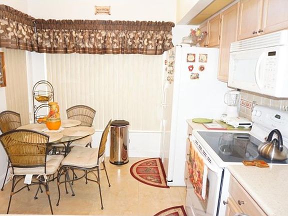 4th image of 14781 Laguna Beach Cir