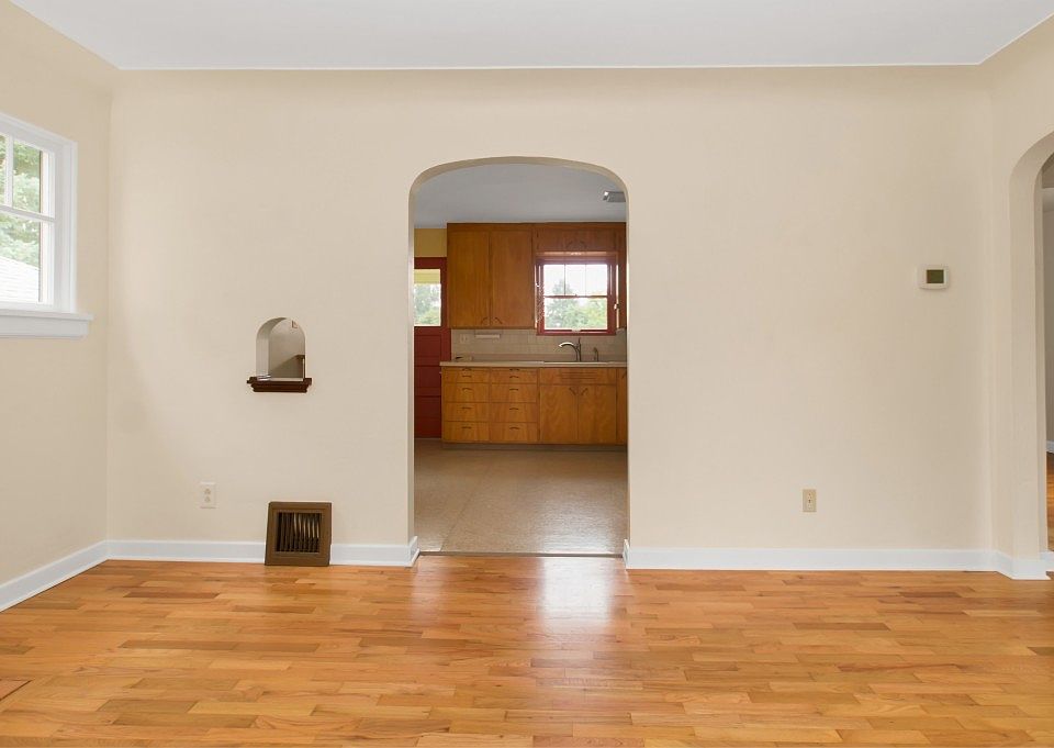 1st image of 924 Frederick St SE