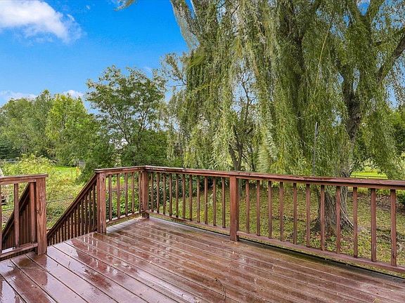 3rd image of 471 Meadow Ln