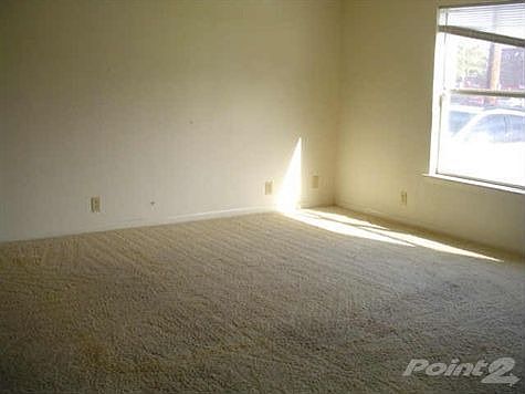 4th image of 1008 Oakwood Ln