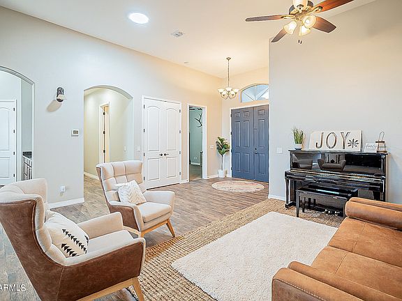 3rd image of 10037 E Glencove Cir