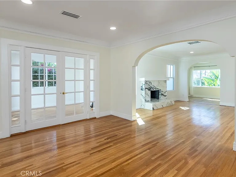 1094 S Plymouth Blvd — Photo 6
