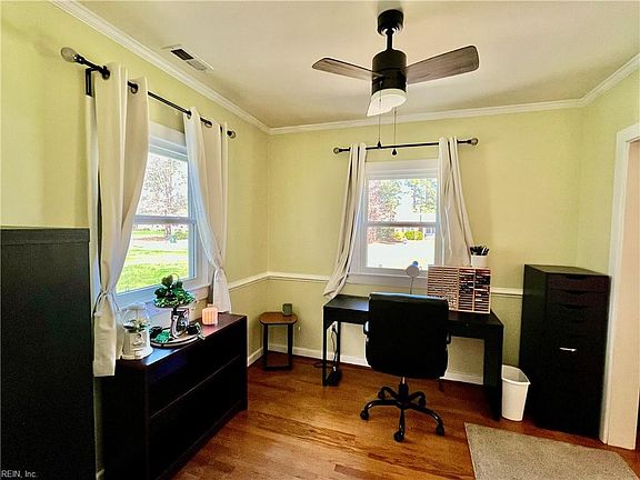 3rd image of 313 Robinhood Rd