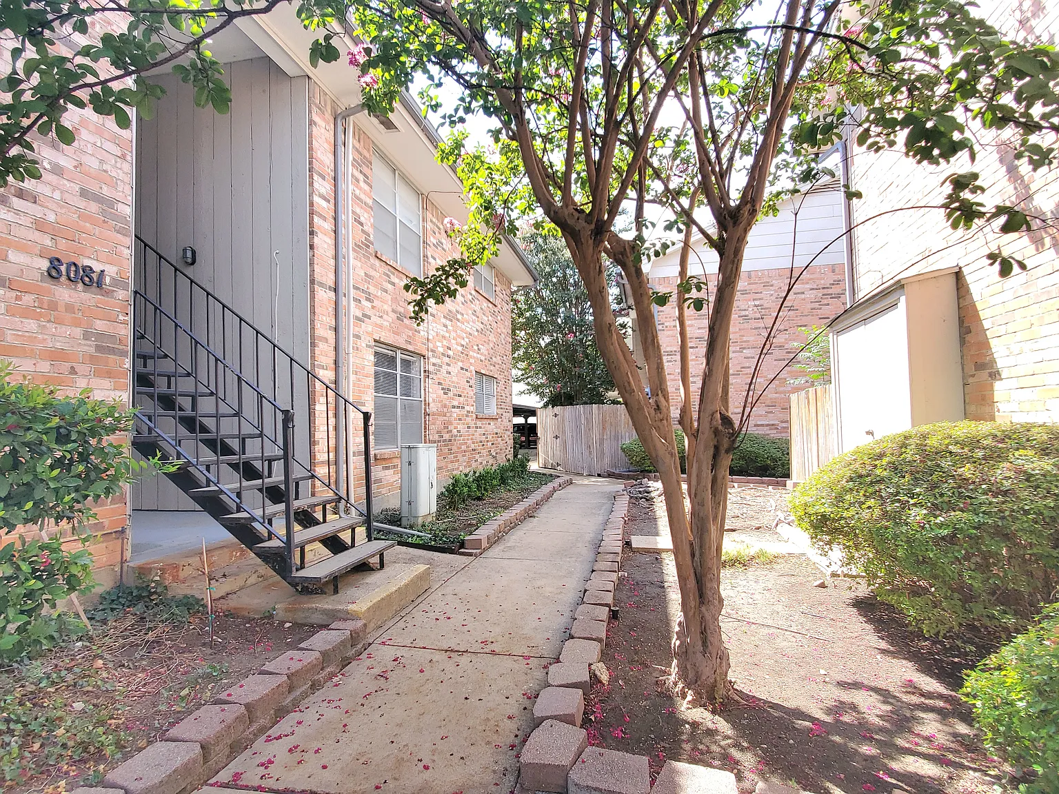 2 bed, 1053 sqft, $1,595 — Photo 2