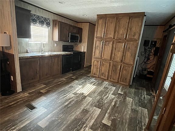 5th image of 648 Hurley Rd