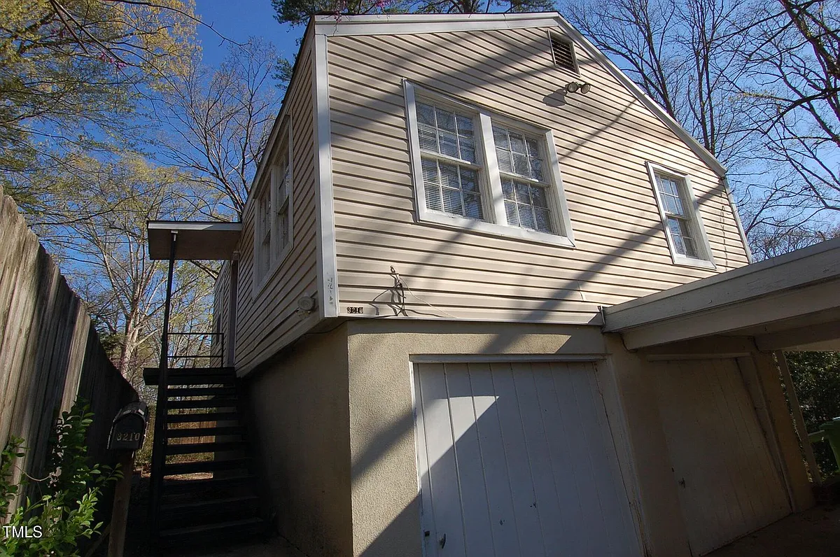 Building Photo - 3206-3210