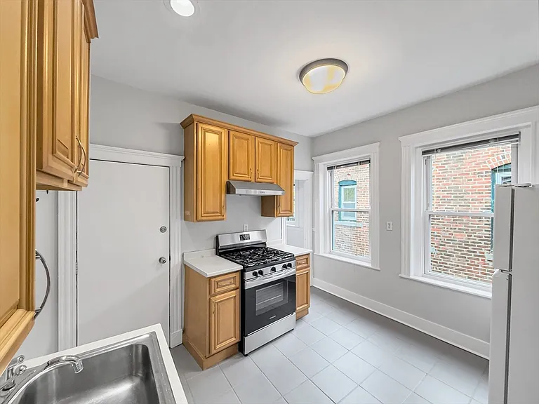 595 Centre St #3 — Photo 3