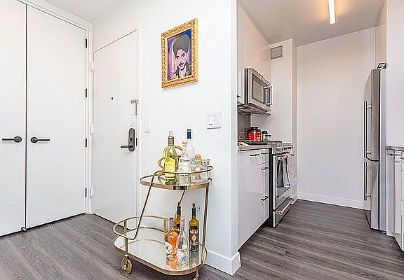 4th image of 250 E Houston St APT 3A