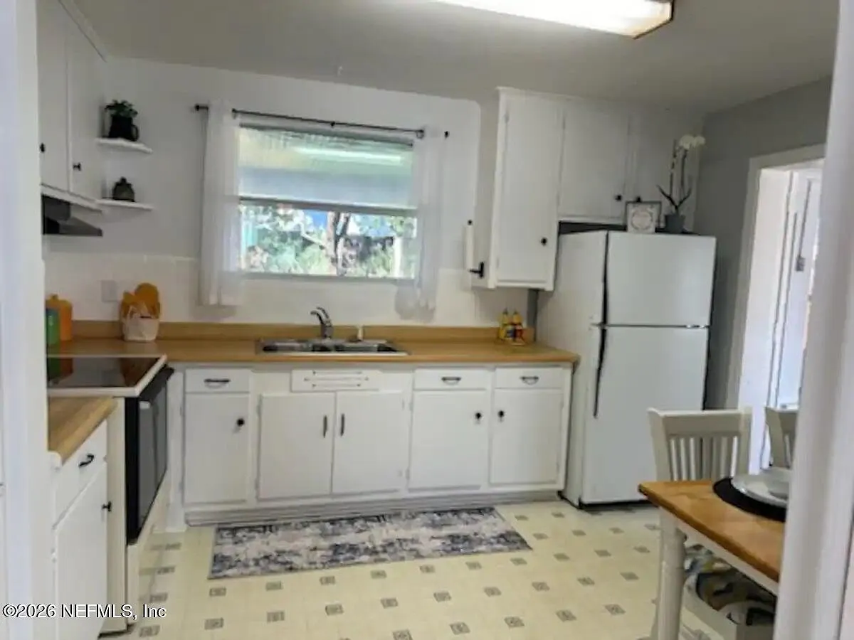 3 bed, 1.0 bath, 1014 sqft, $1,750 — Photo 4
