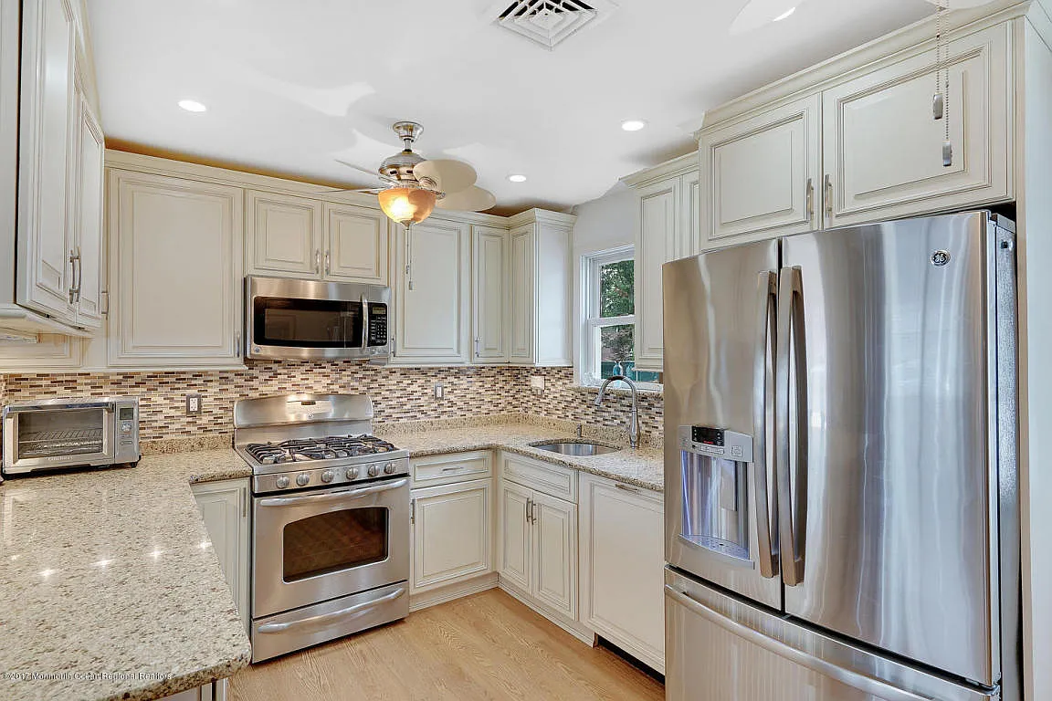 1103 Fairview Dr photo 1