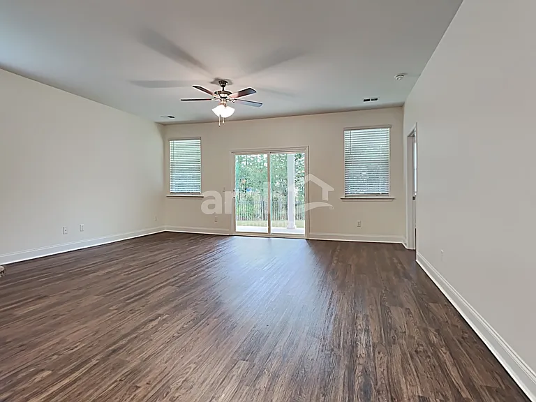 603 E Lionel Rd — Photo 6