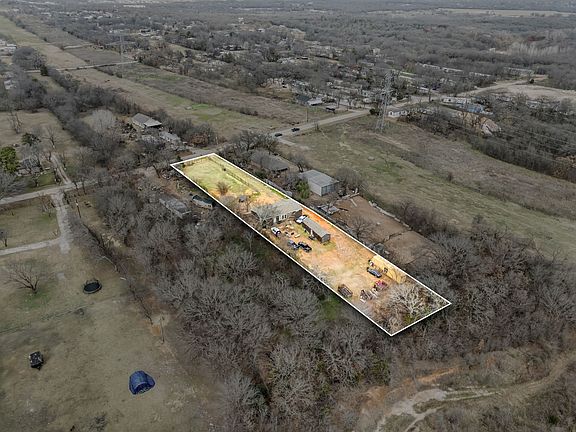 3rd image of 8394 Lake Rd