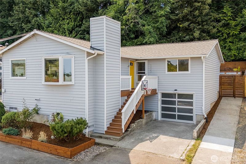 4th image of 5423 31st Avenue SW