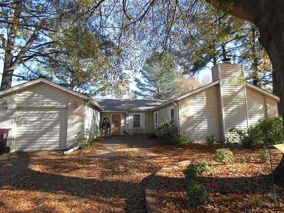 880 Hunters Retreat Dr