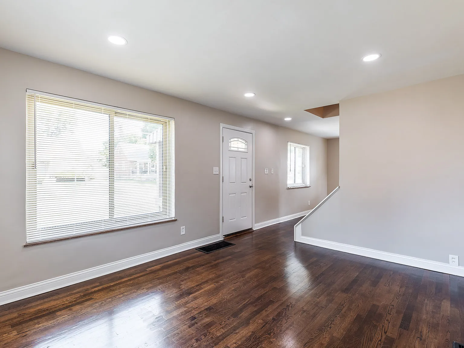 3 bed, 1066 sqft, $1,975 — Photo 3