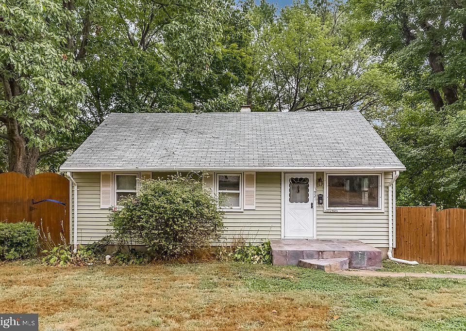 1st image of 1921 Hillside Dr